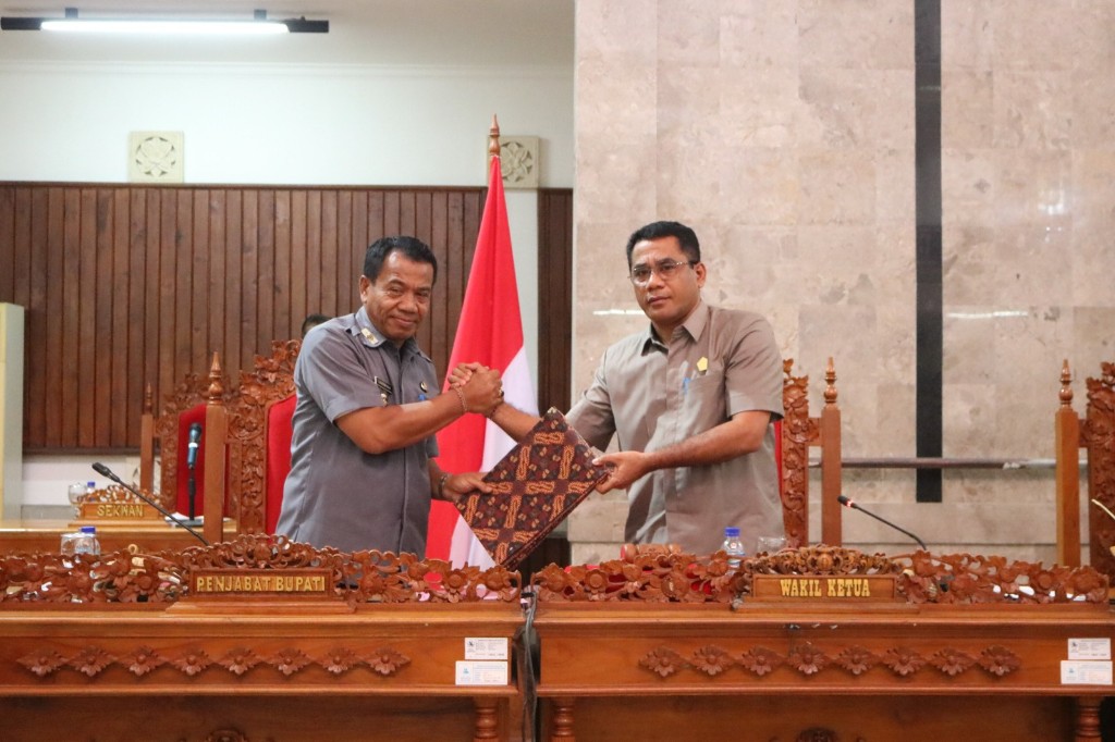 Dokumentasi dari - Pandangan Umum Fraksi - Fraksi DPRD Buleleng Terhadap Empat Ranperda
