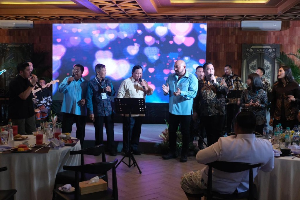 Dokumentasi dari - Prabowo - Mangku Pastika Sahabat AKABRI 74, Doakan Mulia Pas Gubernur Bali, Bandara - Berantas Korupsi