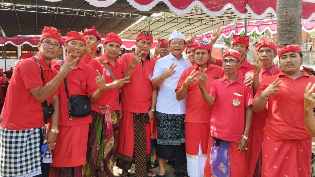 Dokumentasi dari - Paslon Sutjidra-Supriatna Laksanakan Simakrama, Mohon Doa Restu ke Maha Semaya Warga Pande di Buleleng