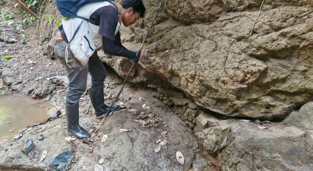 Dokumentasi dari - Geologi: Tumpukan Sampah TPPAS Sarimukti Mengubah Morfologi Sungai
