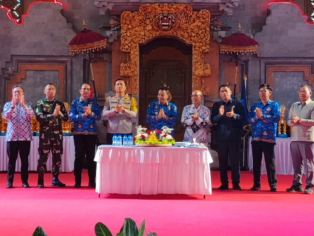 Dokumentasi dari - Pj.Bupati Lihadnyana : Pengawasan Ketat Terhadap Aktivitas Siswa Agar Tidak Terjerumus Judi Online Dan Narkoba