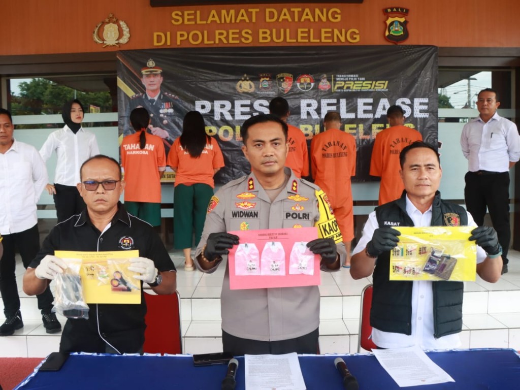 Dokumentasi dari - Terlibat Sindikat Narkoba, Tim Khusus Goak Polres Buleleng berhasil Membekuk Lima Tersangka
