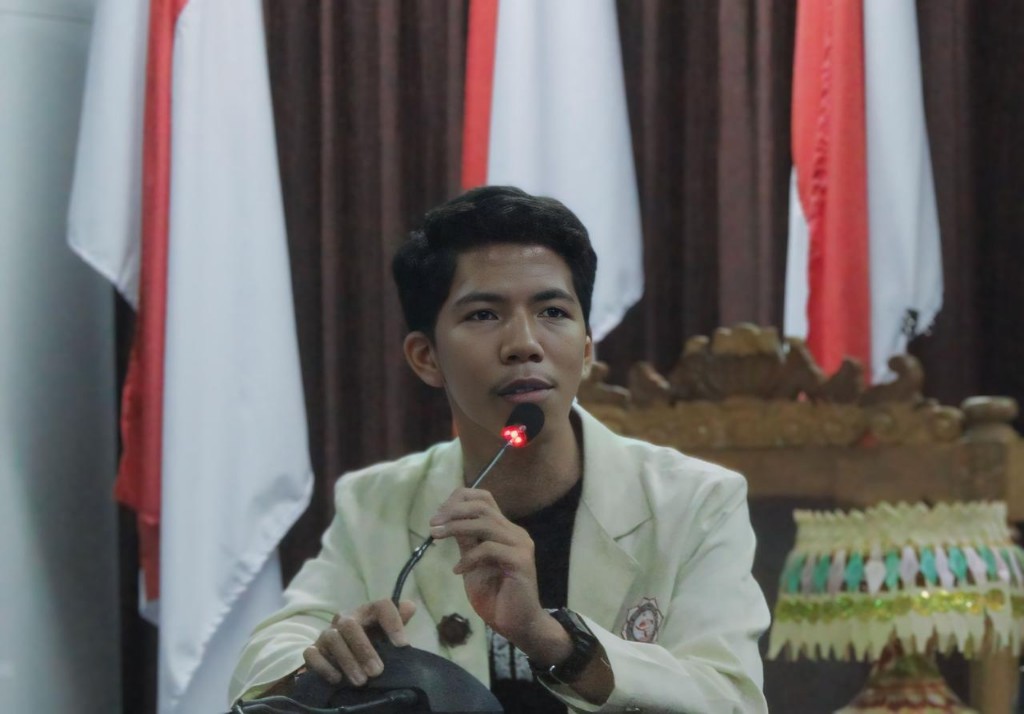 Dokumentasi dari - PC KMHDI Karangasem Prihatin Pendaki Pakai Paralayang Turun dari Puncak Gunung Agung