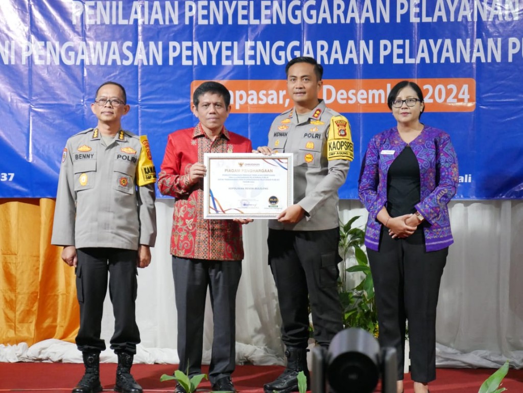 Dokumentasi dari - Polres Buleleng Terima Penghargaan Bergengsi, Pelayanan Publik, Raih Zona Hijau dengan Nilai 95,22