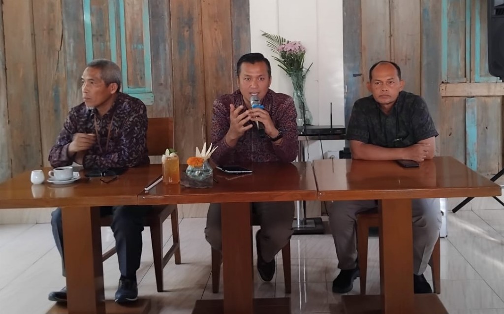 Dokumentasi dari - Kabel Semrawut, PLN Bali Minta Pemerintah Sistem Terpadu Pasang Kabel Bawah Tanah Cegah Tumpang Tindih
