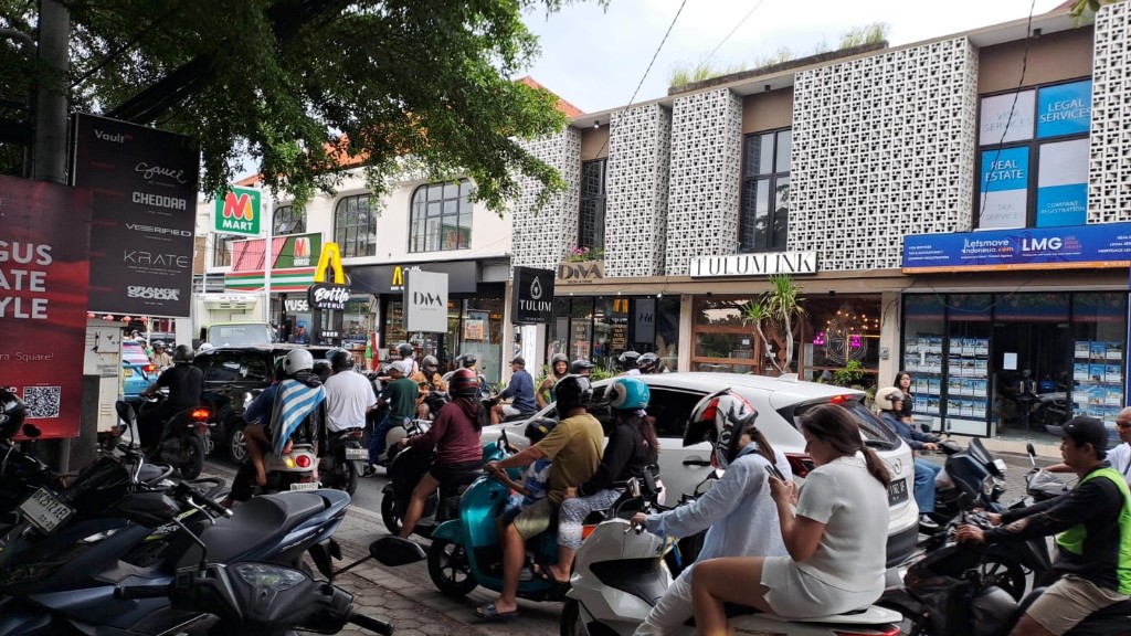 Dokumentasi dari - Sambut 2025; Bali Macet, Pj Gubernur Minta Aparat Tindak Tegas Pelanggaran