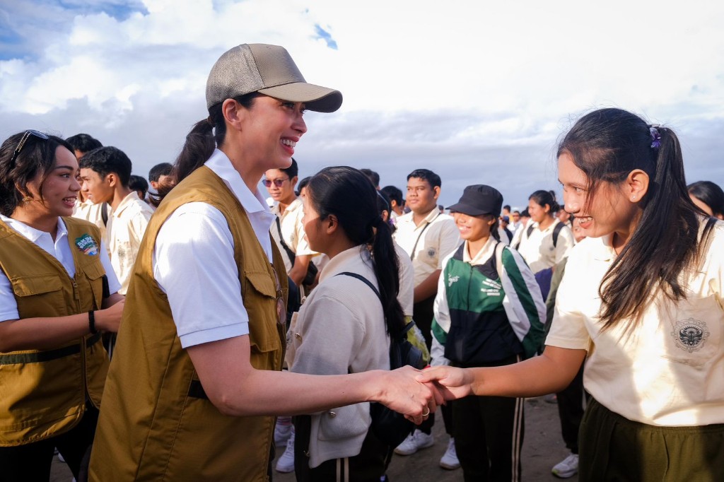 Dokumentasi dari - 500 Peserta Poltekpar Bali Ikuti Aksi Bersih Sampah Laut, Quick Wins Menpar; Gerakan Wisata Bersih 