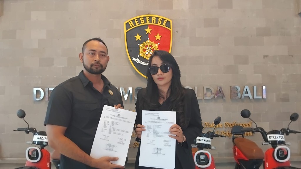 Dokumentasi dari - Yiyik Agustina Datangi Polda Bali, Laporkan Dua Akun Dugaan Tindak Pidana Pencemaran Nama Baik