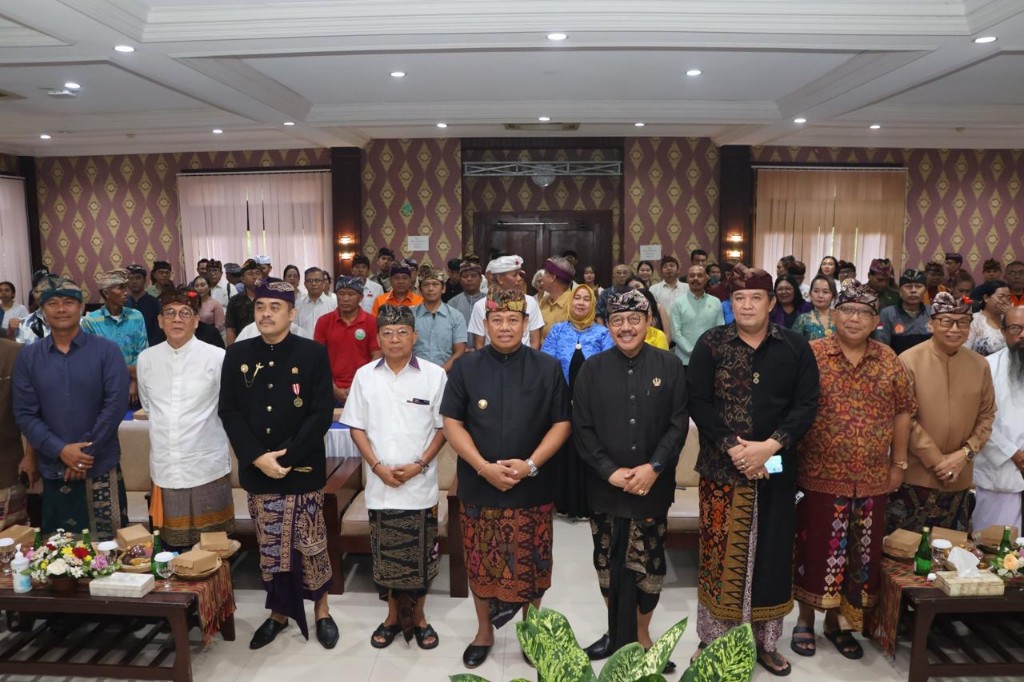 Dokumentasi dari - Paiketan Krama Bali: Pj. Gubernur Mahendra Buka Mahasabha II, Bali Mau Dibawa ke Mana?