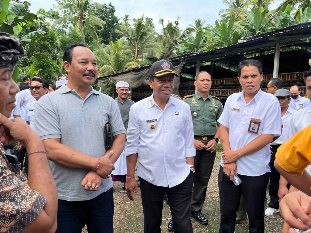 Dokumentasi dari - Pj Bupati Lihadnyana Serap Telur Lokal Hasi Peternak Desa Tajun