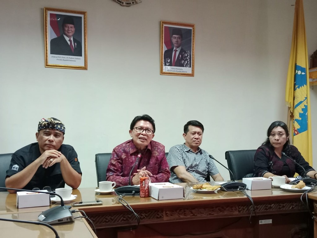 Dokumentasi dari - Fraksi PDIP DPRD Bali Sikapi Club Malam Dinilai Menodai Agama Hindu, Dewa Siwa sebagai Latar Gambar Pertunjukan Musik DJ