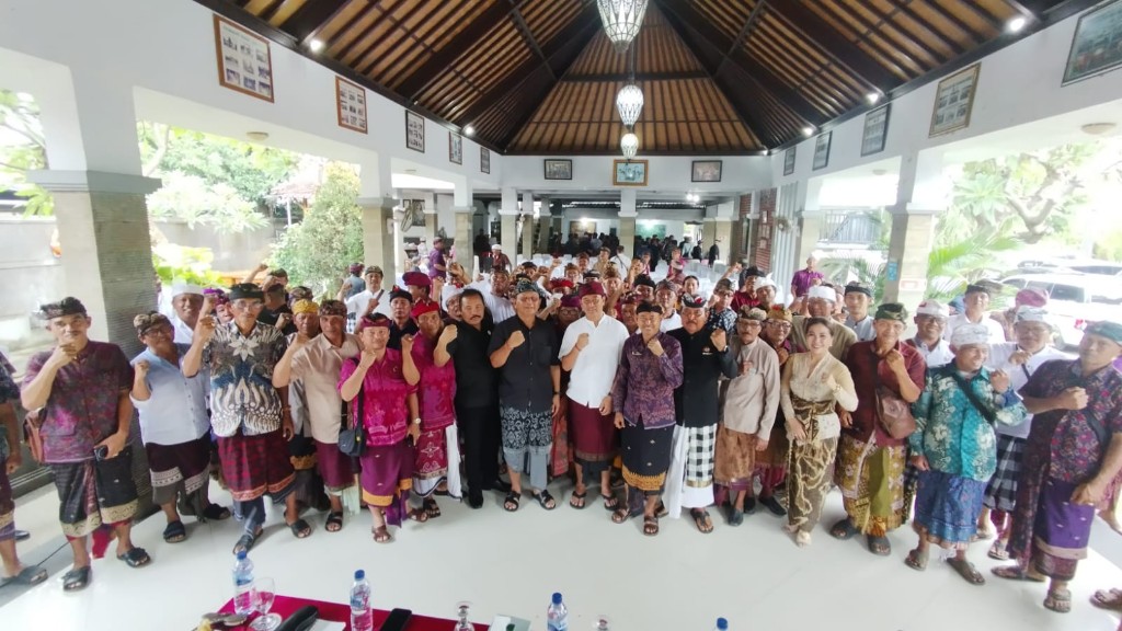 Dokumentasi dari - Realisasi Janji, Bupati dan Wakil Bupati Buleleng Terpilih Gelar Pertemuan Dengan Klian Desa Adat se-Buleleng