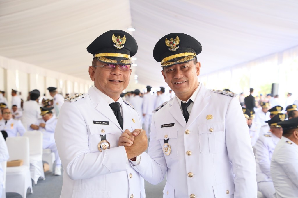 Dokumentasi dari - Sutjidra Dilantik sebagai Bupati Buleleng dan Supriatna Wabup Buleleng 