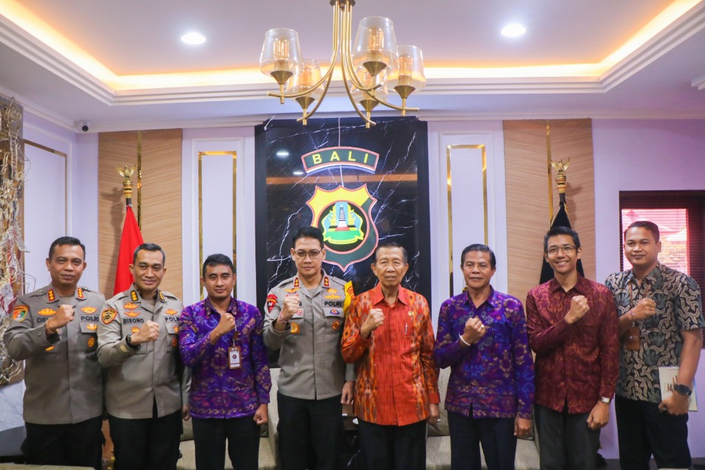 Dokumentasi dari - Cetak Pemimpin Masa Depan, Kapolda Bali Terima Ketua Yayasan Mandara Sejati Mangku Pastika