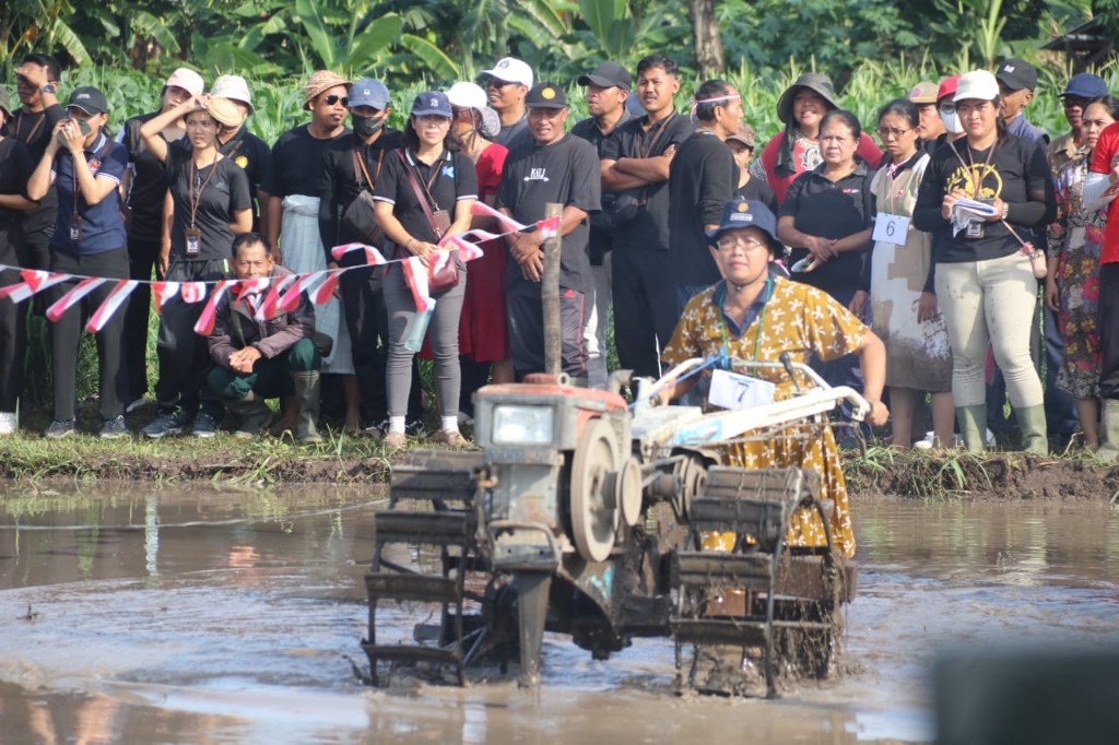 Dokumentasi dari - Mendorong Modernisasi Pertanian,  Lomba Operator Traktor Roda Dua, Semarakan HUT Kota Singaraja ke-421