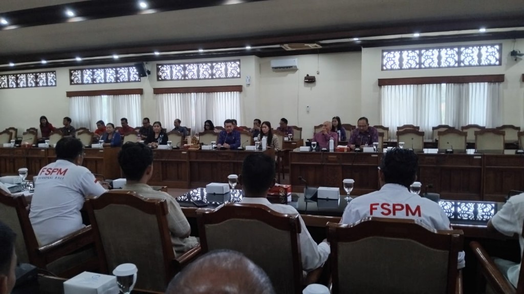 Dokumentasi dari - Terkena PHK PT APS, Komisi IV DPRD Bali Terima Aspirasi FSPM Bali