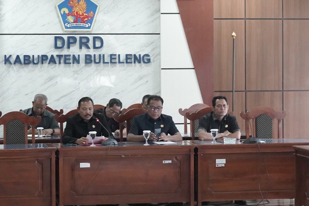 Dokumentasi dari - DPRD Buleleng Gelar Rapat Paripurna, Penyampaian Tiga Ranperda Usulan Eksekutif Oleh Wakil Bupati