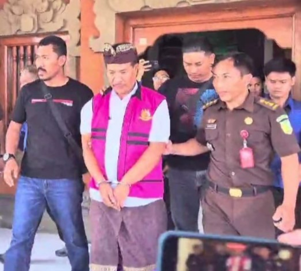 Dokumentasi dari - Diperiksa Sekitar Satu Setengah Jam, Kejati Bali Menahan Kadis PMPTSP Buleleng IMK