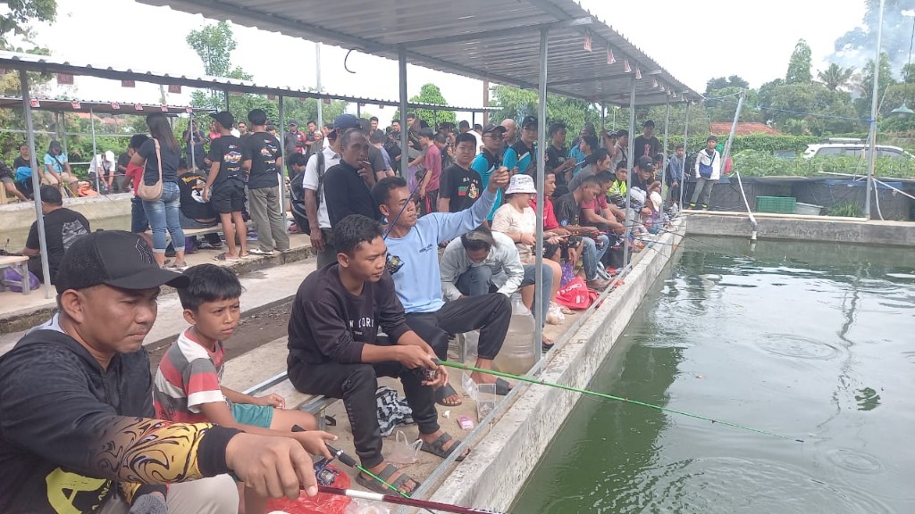 Dokumentasi dari - Bupati Sutjidra : Mancing Untuk Rekreasi dan Penyegaran Pikiran Masyarakat