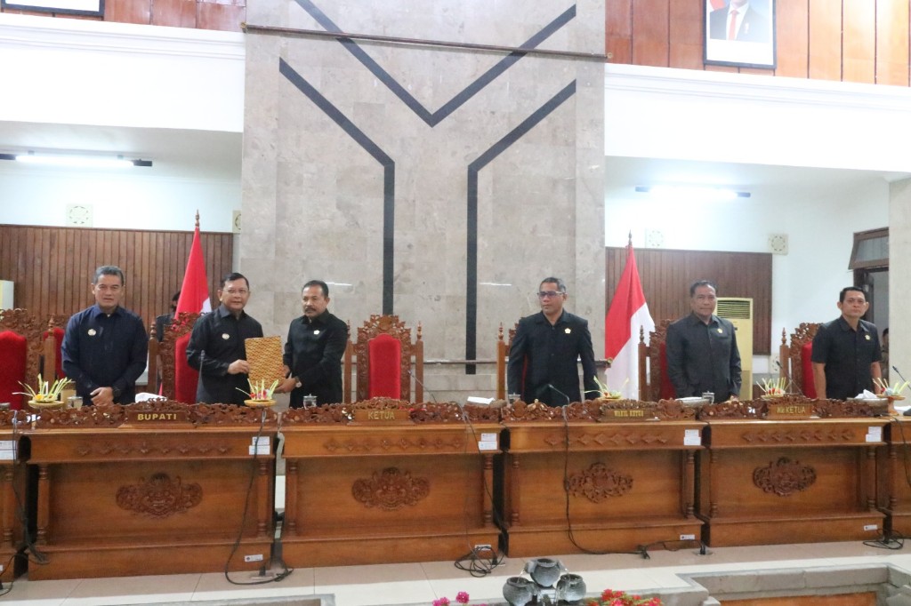 Dokumentasi dari - Tiga Rancangan Peraturan Daerah Kabupaten Buleleng Ditetapkan Menjadi Perda Dalam Rapat Paripurna DPRD
