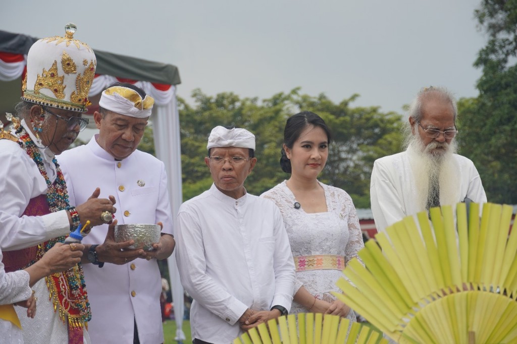 Dokumentasi dari - Ribuan Umat Hindu Hadiri Tawur Agung Kesanga 2025 di Candi Prambanan