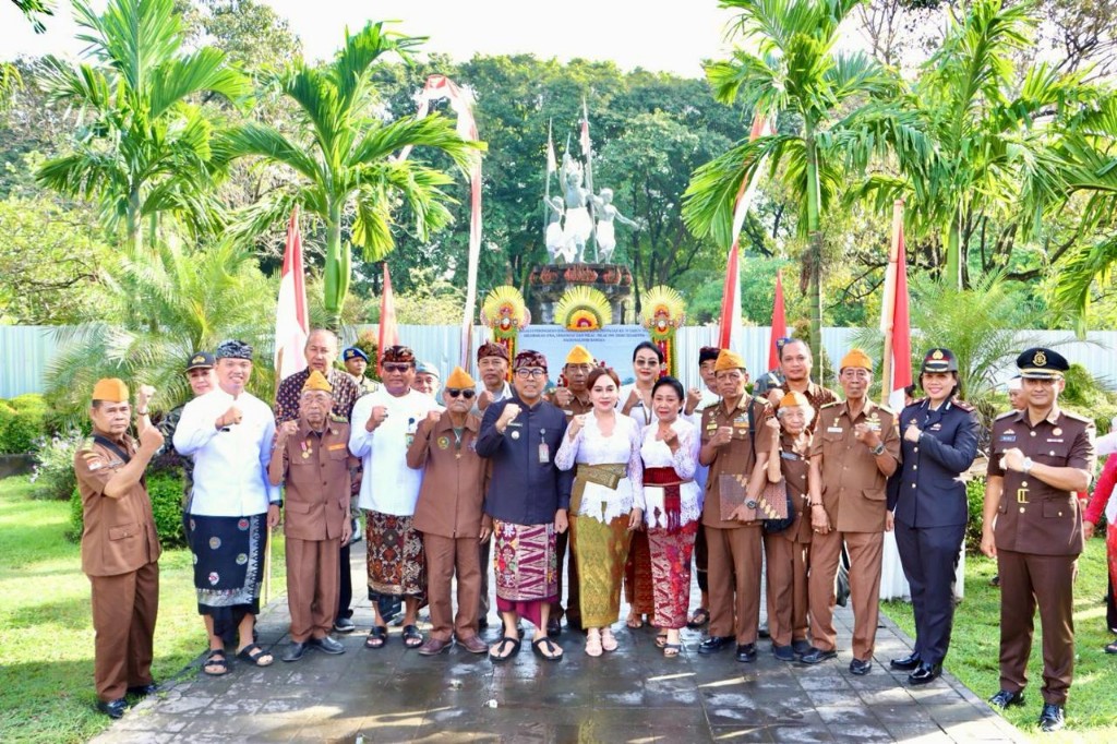 Dokumentasi dari - Apel dan Tabur Bunga Peringati Serangan Umum Kota Denpasar Ke-79 