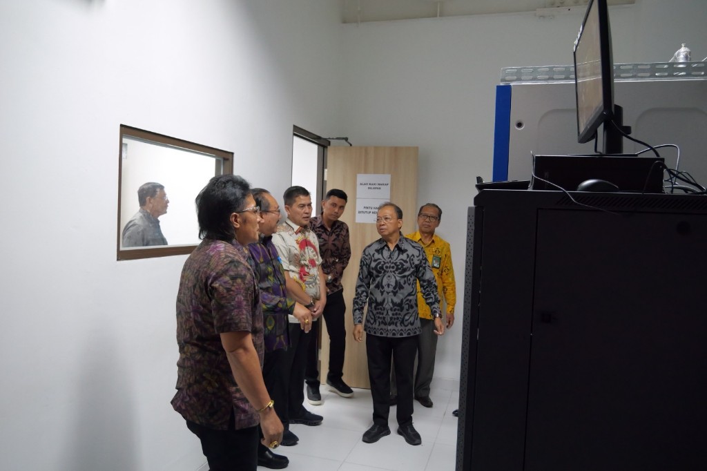 Dokumentasi dari - Turyapada Tower Kembali Dilanjutkan Juni 2025, Koster Siapkan Perda Robohkan Tower yang Berserakan 