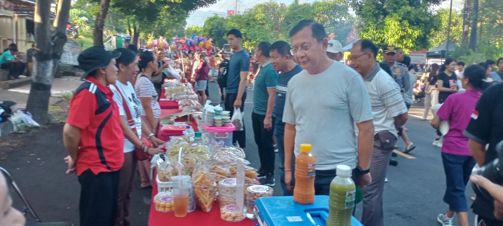 Dokumentasi dari - Gelar Pasar Murah Jelang Galungan, Bupati Sutjidra Pantau Kenaikan Harga Tidak Signifikan