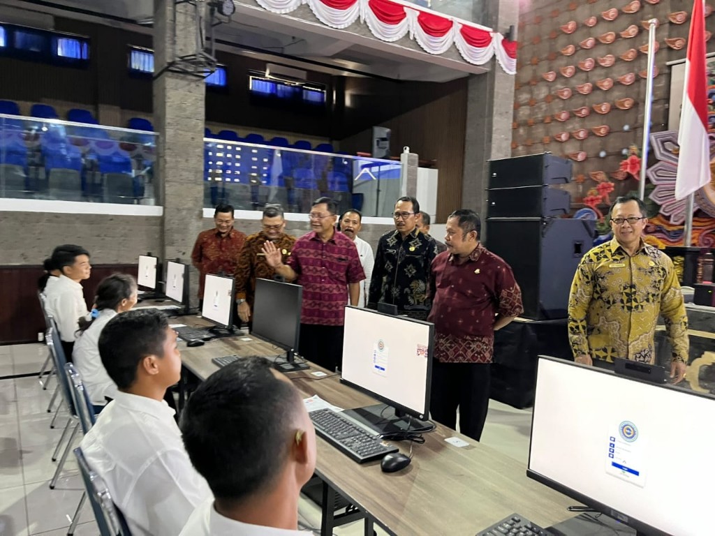 Dokumentasi dari - Seleksi PPPK Tahap Dua, Bupati Sutjidra Harapkan yang Lulus Miliki SDM Terbaik Untuk Pemkab Buleleng
