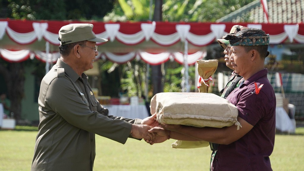 Dokumentasi dari - Bupati Buleleng Sutjidra : Program TMMD ke-124 di Desa Depeha, Meningkatkan Perekonomian Masyarakat