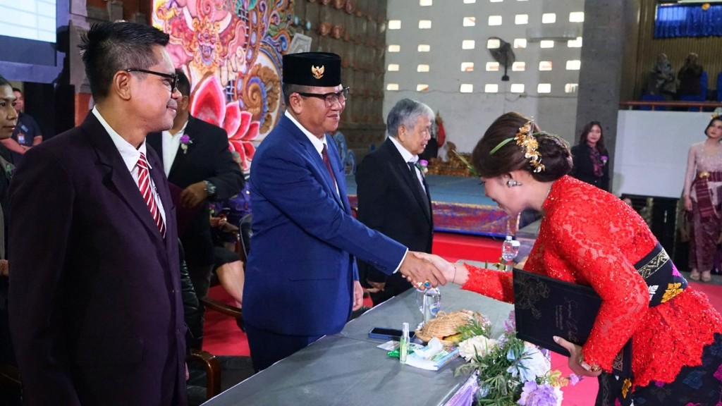 Dokumentasi dari - Undiksha Lantik 43 Dokter, Rektor Minta Jaga Marwah Almamater dan Jadi Trend Setter
