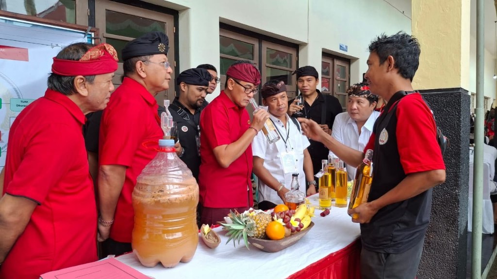 Dokumentasi dari - Peringati Bulan Bung Karno, PDI Perjuangan Buleleng Gelar Lomba Barista Kopi dan Mixology Arak Bali