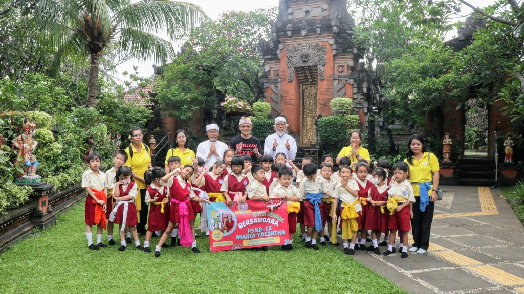 Dokumentasi dari - Pura Agung Tirta Bhuana Kota Bekasi Jadi Tempat Pembinaan Karakter Siswa di Jawa Barat