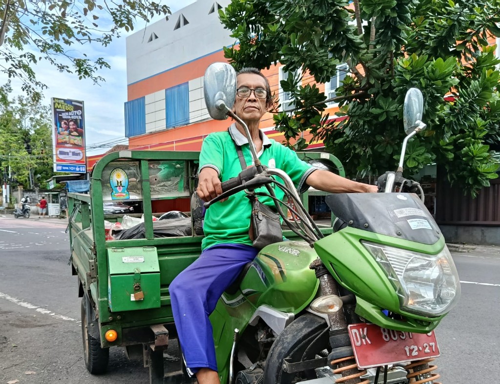 Dokumentasi dari - Relawan Yayasan Bali Kumara Karangasem, Dulu Angkut Mayat Kini Angkut Sampah