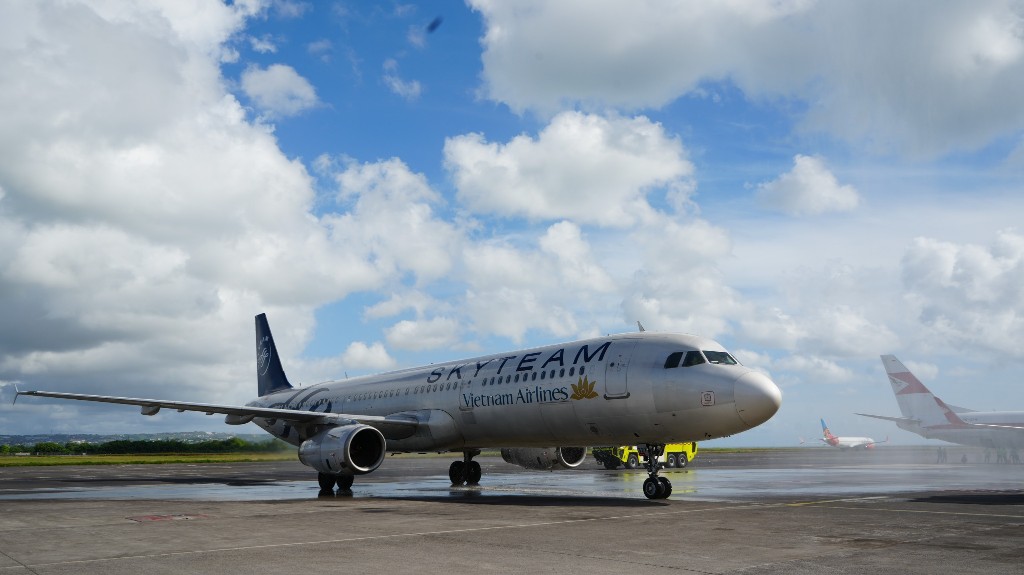 Dokumentasi dari - Vietnam Airlines Beroperasi Kembali ke Bandara I Gusti Ngurah Rai 