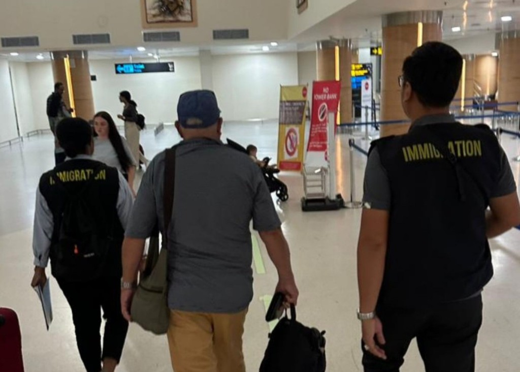 Dokumentasi dari - Kantor Imigrasi Singaraja Mengambil Tindakan Tegas, Promosi penginapan, WNA Australia Dideportasi