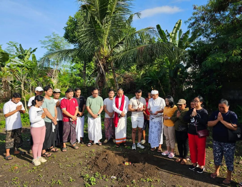 Dokumentasi dari - Menuju Creative Space dan Yoga Park, Ida Rsi Putra Manuaba Peletakan Batu Pertama Vishvagram Gunaksa  