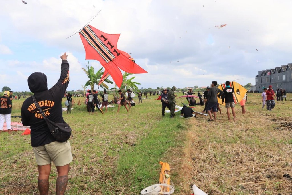 Dokumentasi dari - Diikuti 1.521 Layang-Layang, Abiantimbul Kite Festival Ke-3 