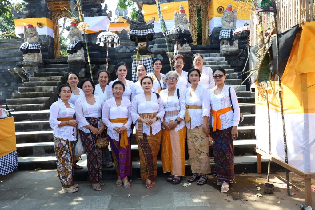 Dokumentasi dari - WHDI Denpasar Tirta Yatra ke Pura Beji, Pura Payogan dan Penataran Segara Rupek 