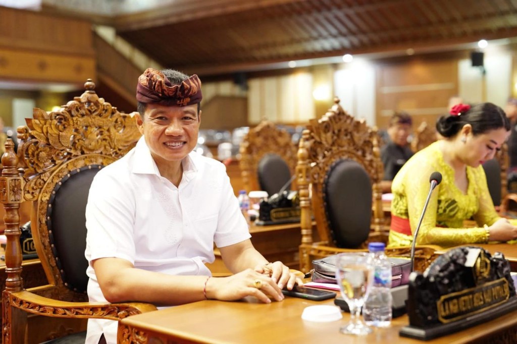 Dokumentasi dari - Wakil Ketua DPRD Badung Agus Nadi Putra Respon Timteng Memanas, Minta Pemda Segera Atasi Macet - Sampah Berbasis Teknologi