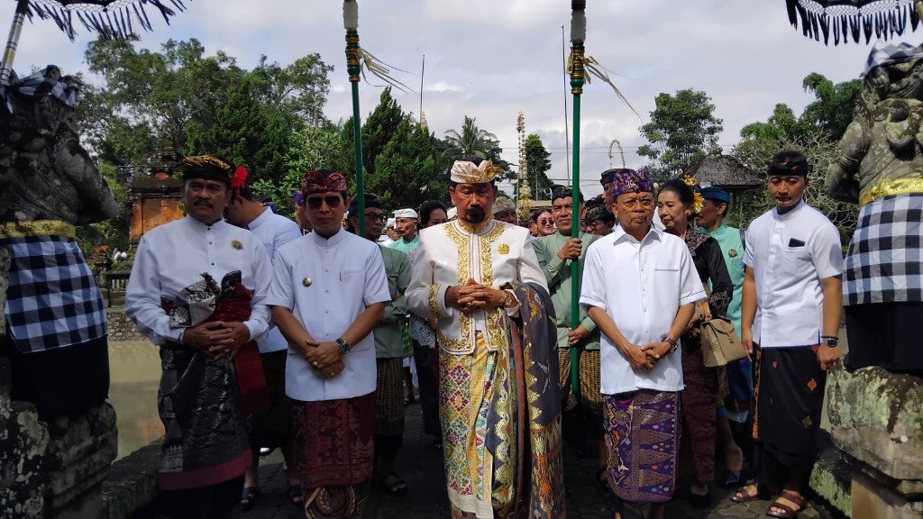Dokumentasi dari - Lanjutkan Warisan Leluhur; Penobatan Ida Cokorda Mengwi ke-13, Dihadiri Ketua DPD RI, Gubernur, Mangku Pastika, Bupati - Ketua DPRD Badung