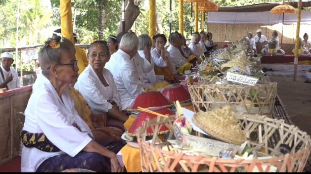 Dokumentasi dari - Upacara Rsi Bojana Ungkapan Terima Kasih Nyanggra Sulinggih dan Tamu Undangan VVIP Puri Agung Karangasem 