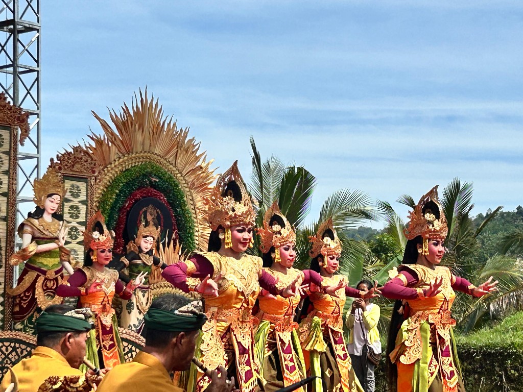 Dokumentasi dari - Ikon Baru; Peluncuran Tari Maskot Jatiluwih dan Kostum Carnival  Dewi Sri dan Jatayu 
