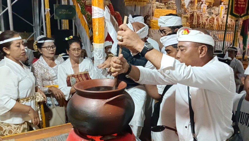 Dokumentasi dari - Berbahan Utama Beras, Ngeliwet: Persembahan Makanan Terakhir Buat Pitara 