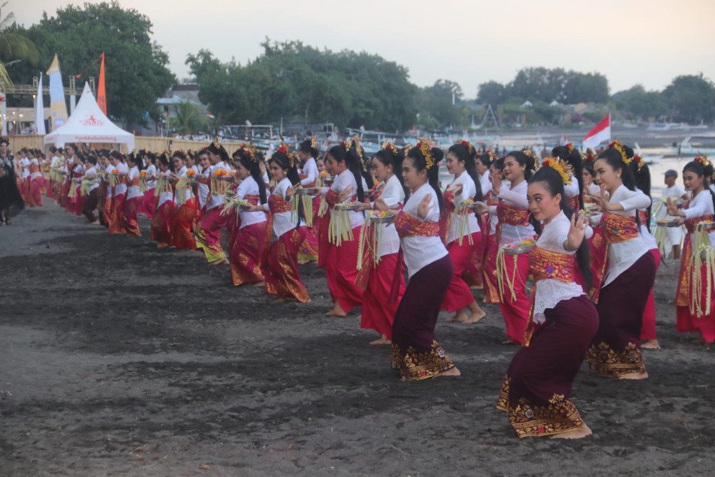 Dokumentasi dari - Pembukaan Lovina Festival 2025, Penampilan Tari Panyembrama Massal, Libatkan 612 Penari