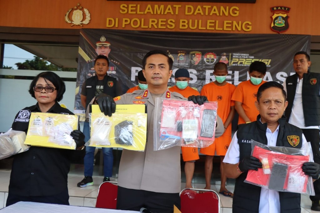 Dokumentasi dari - Satuan Reserse Narkoba Polres Buleleng, Berhasil Mengungkap 3 Kasus Narkoba 4 Pelaku Ditangkap