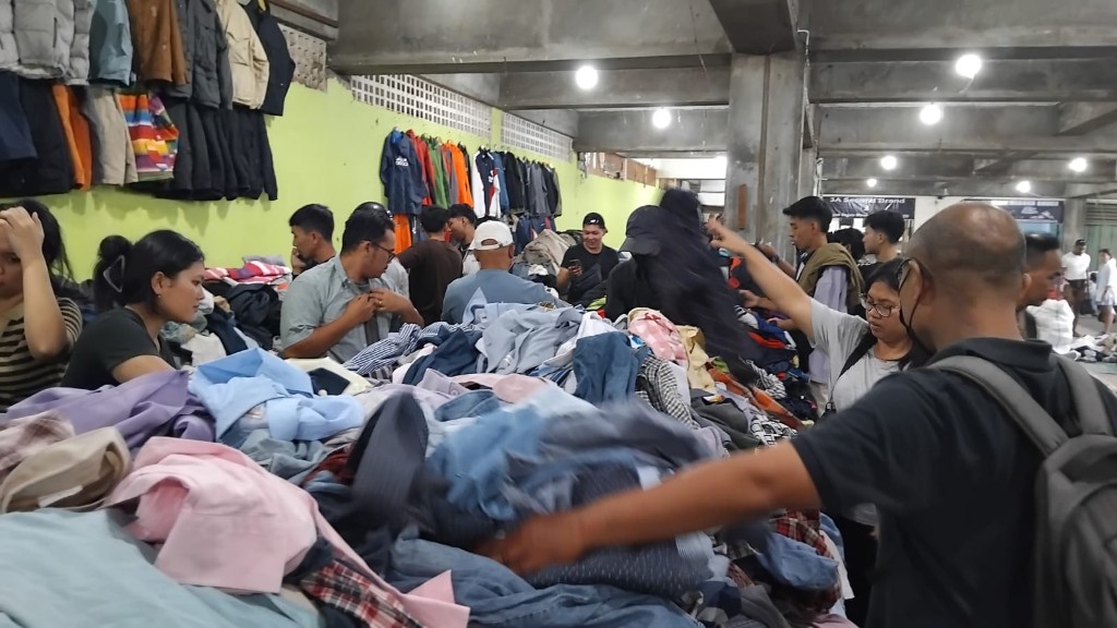 Dokumentasi dari - Pedagang Tak Kehujanan, Relokasi ke Lantai II Pasar Kreneng 