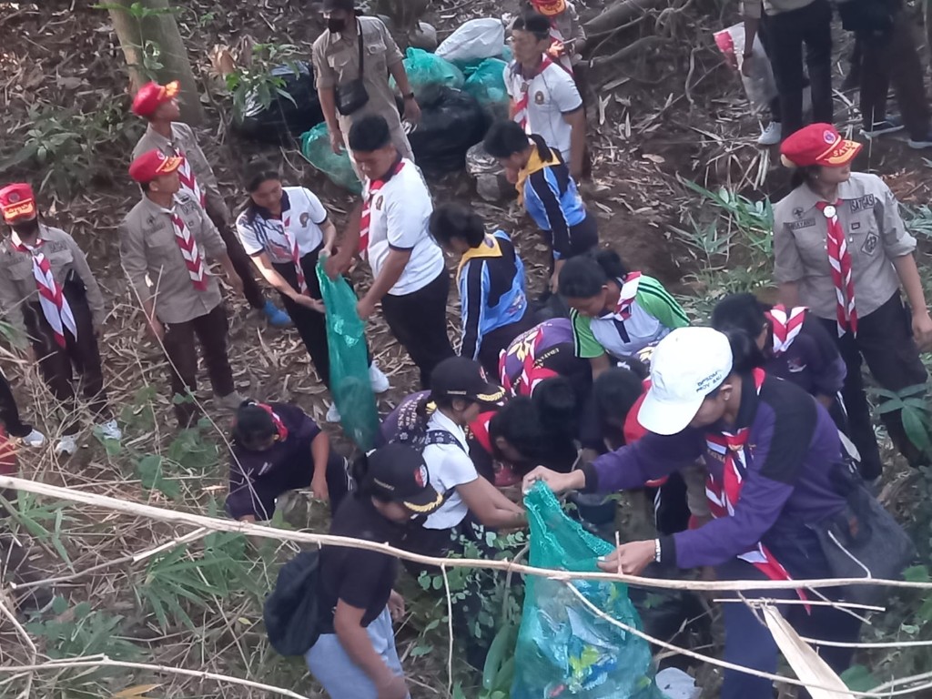 Dokumentasi dari - Kwarcab Pramuka dan DLH Buleleng Satukan Kekuatan Perangi Sampah Plastik