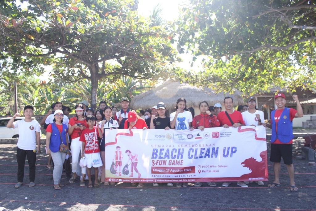 Dokumentasi dari - PC KMHDI Karangasem Bersama Rotary Club of Bali Tirta Gangga Kolaborasi Gelar Beach Clean Up & Fun Game di Pantai Jasri