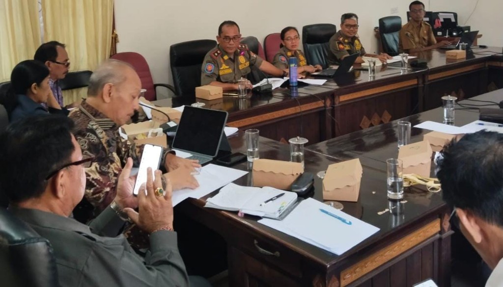 Dokumentasi dari - Komisi I DPRD Buleleng Laksanakan Rapat Gelar Pendapat Dengan Mitra Kerja
